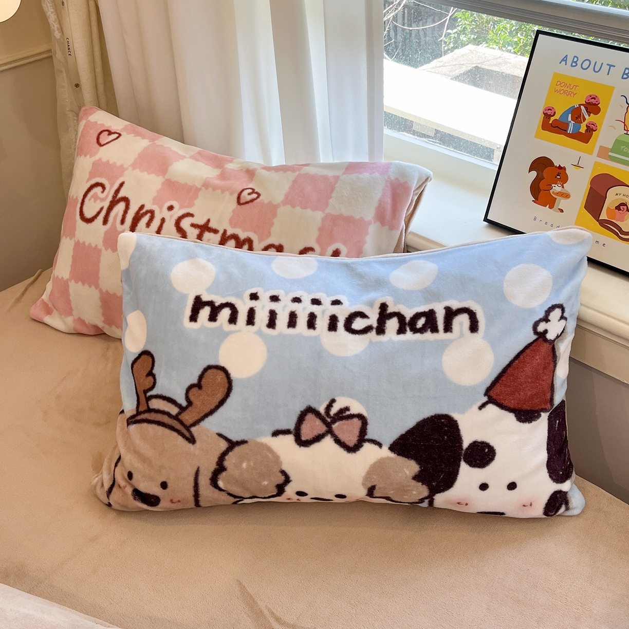 91家纺网 家纺一手货源 找家纺 金爱家 2025新品A类正版授权miiiiichan咪酱大版卡通数码印花加厚牛奶绒系列四件套 绒大版-咪酱冬日派对