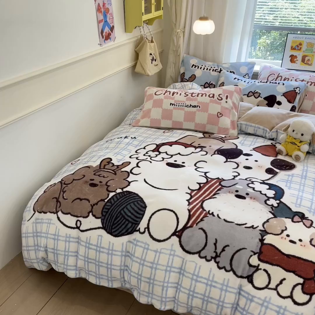 91家纺网 家纺一手货源 找家纺 金爱家 2025新品A类正版授权miiiiichan咪酱大版卡通数码印花加厚牛奶绒系列四件套 绒大版-咪酱冬日派对
