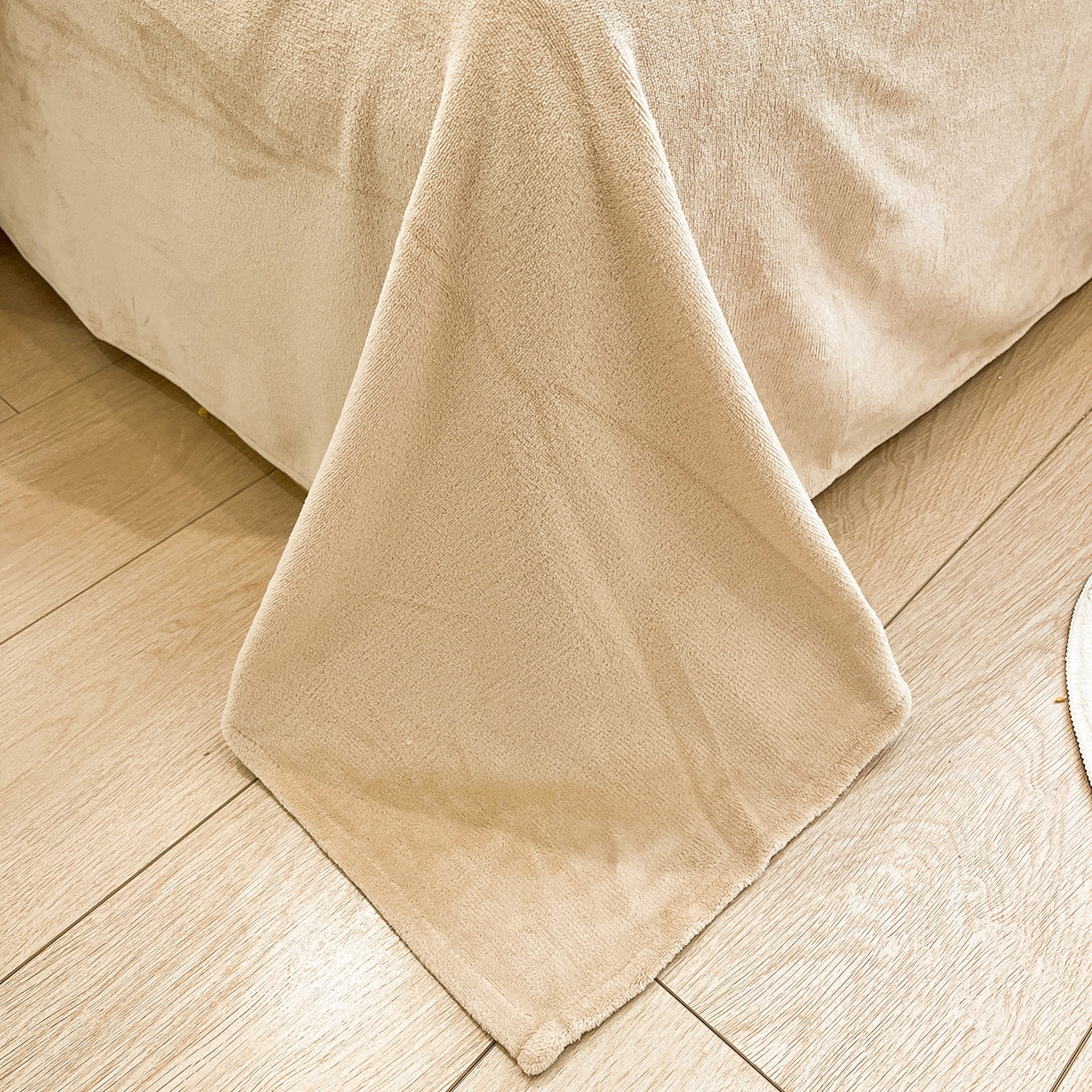 91家纺网 家纺一手货源 找家纺 金爱家 2025新品A类正版授权miiiiichan咪酱大版卡通数码印花加厚牛奶绒系列四件套 绒大版-咪酱可乐小熊