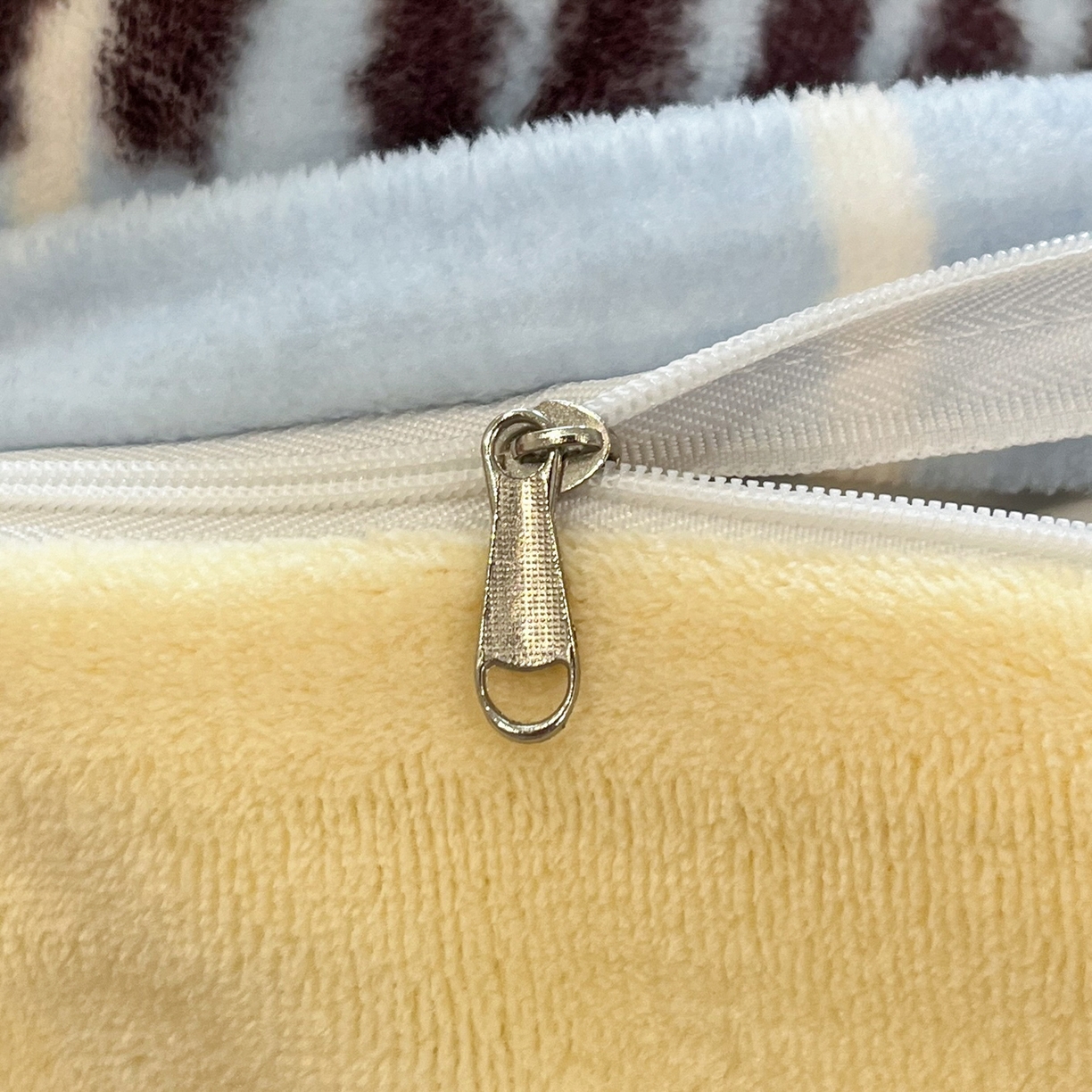 91家纺网 家纺一手货源 找家纺 金爱家 2025新品A类正版授权miiiiichan咪酱大版卡通数码印花加厚牛奶绒系列四件套 绒大版-咪酱奶油伙伴