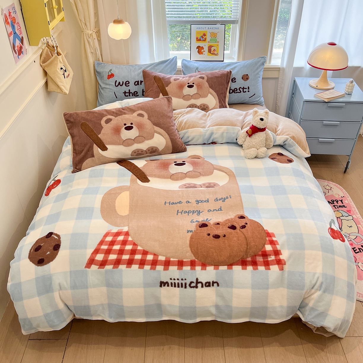 91家纺网 家纺一手货源 找家纺 金爱家 2025新品A类正版授权miiiiichan咪酱大版卡通数码印花加厚牛奶绒系列四件套 绒大版-咪酱趣多多