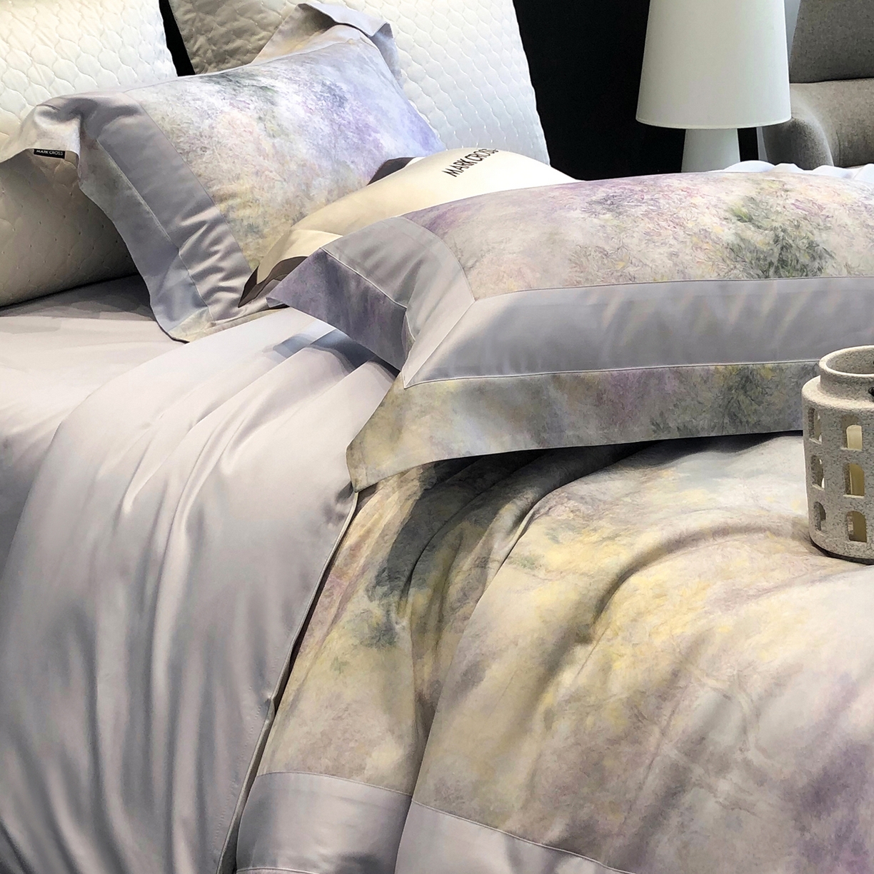 91家纺网 家纺一手货源 找家纺 佳汐蓝家纺 2025新款法式浪漫花卉超细旦天丝棉磨毛系列四件套-热淇淋 萤火岛屿