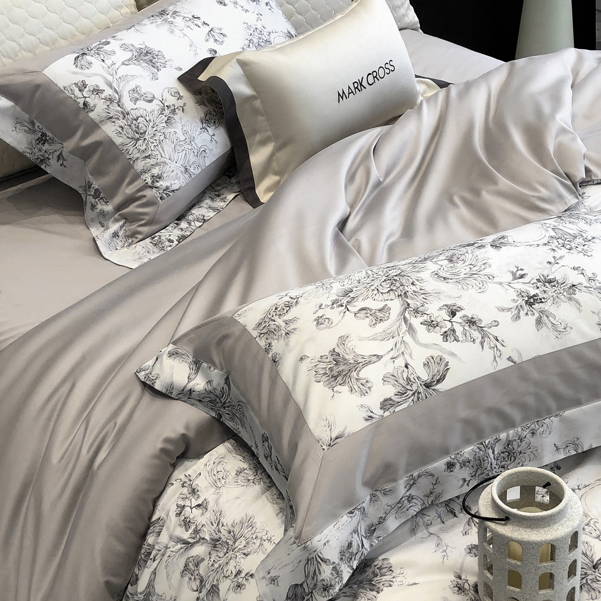 91家纺网 家纺一手货源 找家纺 佳汐蓝家纺 2025新款法式浪漫花卉超细旦天丝棉磨毛系列四件套-热淇淋 黛莉尔庄园-哥特灰