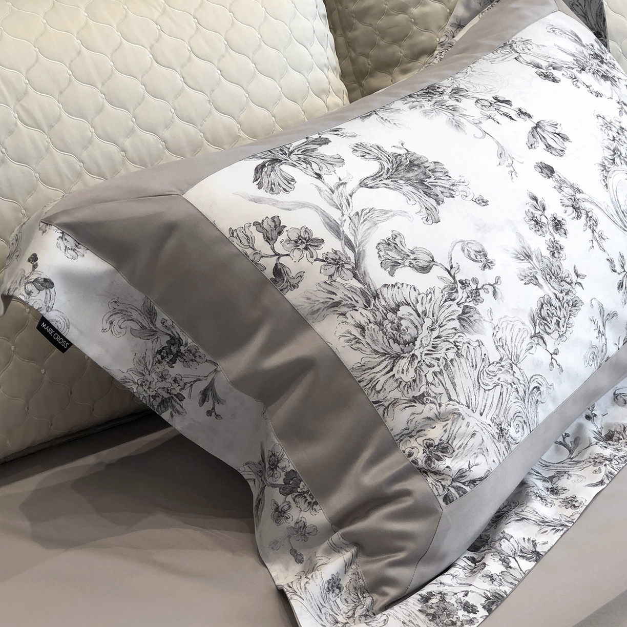 91家纺网 家纺一手货源 找家纺 佳汐蓝家纺 2025新款法式浪漫花卉超细旦天丝棉磨毛系列四件套-热淇淋 黛莉尔庄园-哥特灰