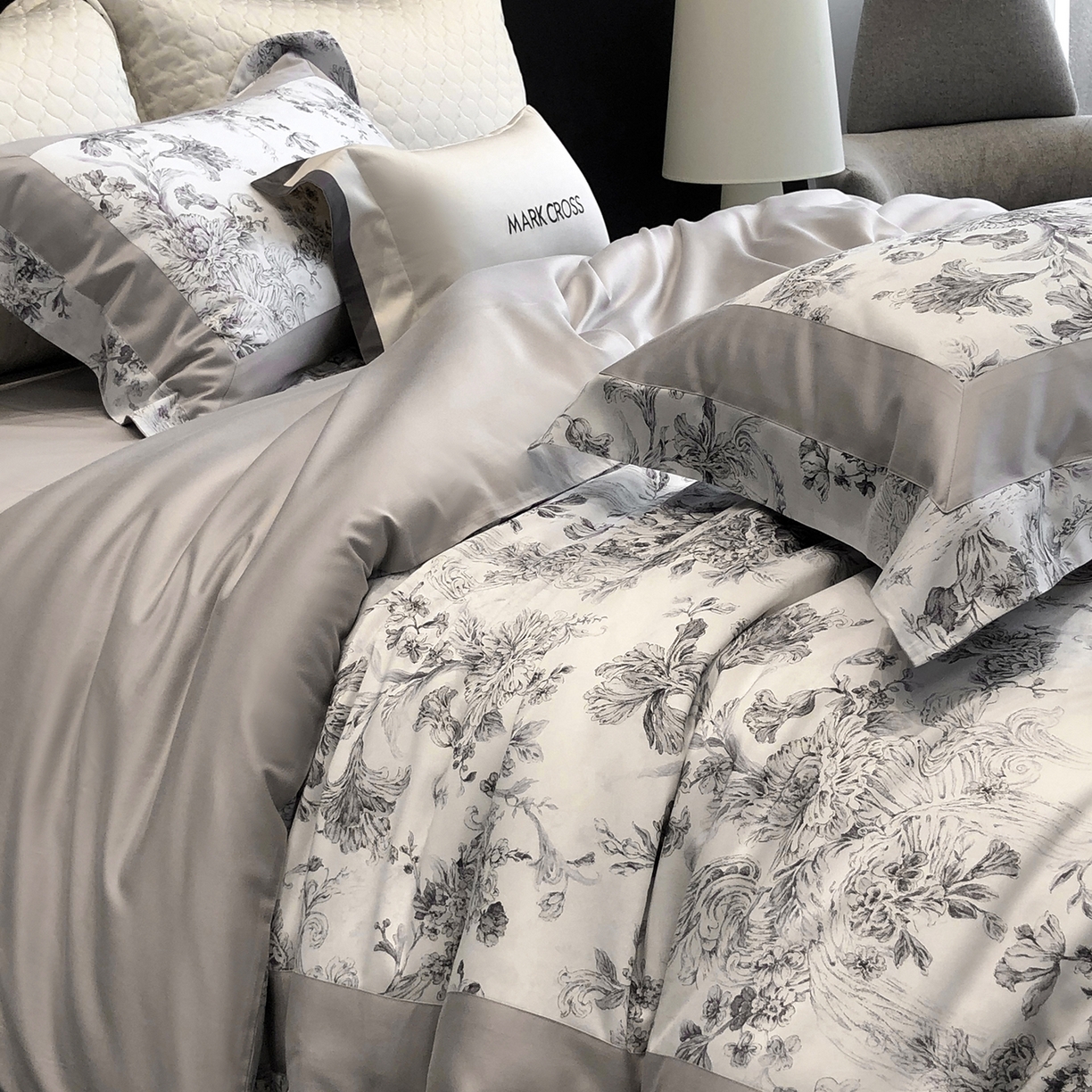 91家纺网 家纺一手货源 找家纺 佳汐蓝家纺 2025新款法式浪漫花卉超细旦天丝棉磨毛系列四件套-热淇淋 黛莉尔庄园-哥特灰