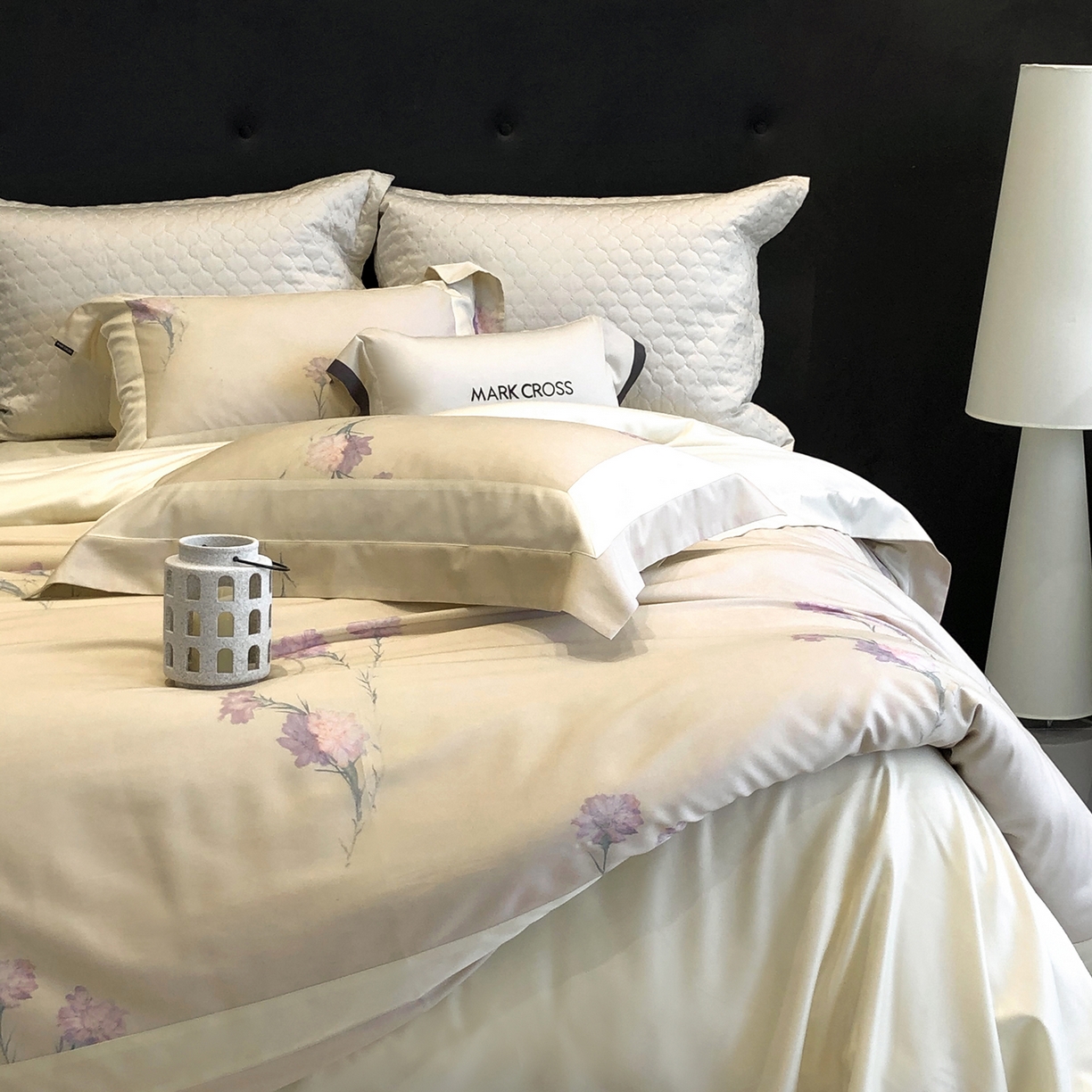 91家纺网 家纺一手货源 找家纺 佳汐蓝家纺 2025新款法式浪漫花卉超细旦天丝棉磨毛系列四件套-热淇淋 蜜糖花圃-茉莉黄