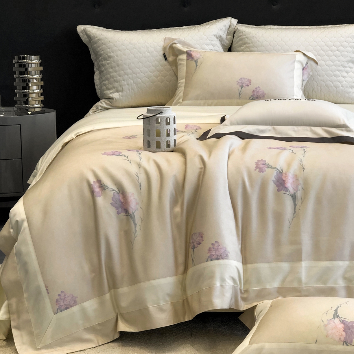 91家纺网 家纺一手货源 找家纺 佳汐蓝家纺 2025新款法式浪漫花卉超细旦天丝棉磨毛系列四件套-热淇淋 蜜糖花圃-茉莉黄