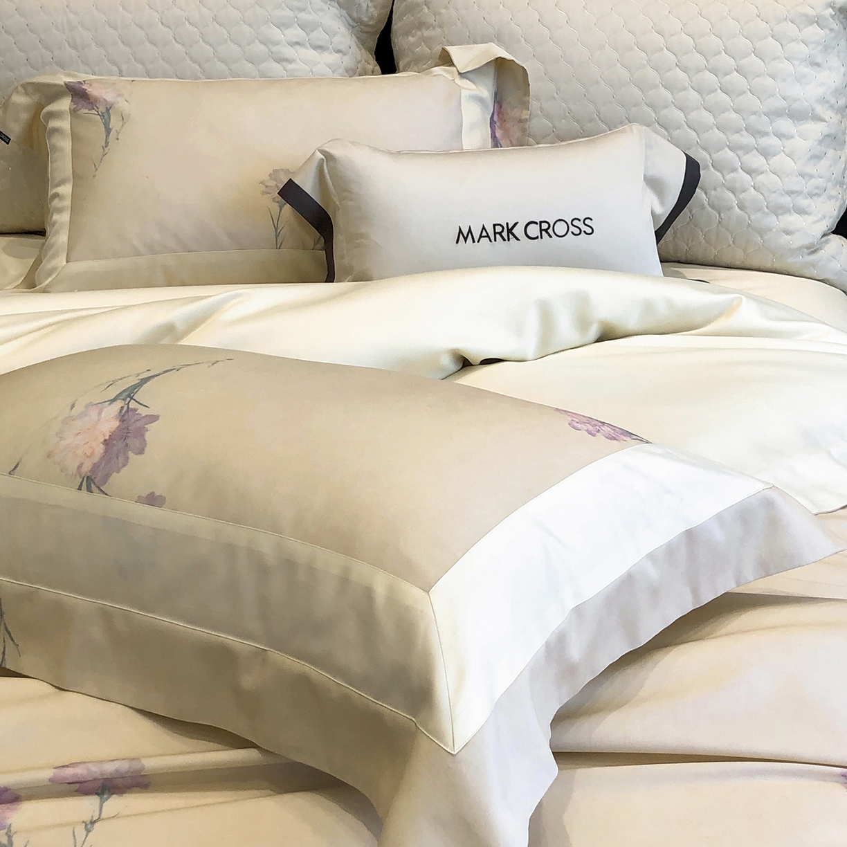 91家纺网 家纺一手货源 找家纺 佳汐蓝家纺 2025新款法式浪漫花卉超细旦天丝棉磨毛系列四件套-热淇淋 蜜糖花圃-茉莉黄