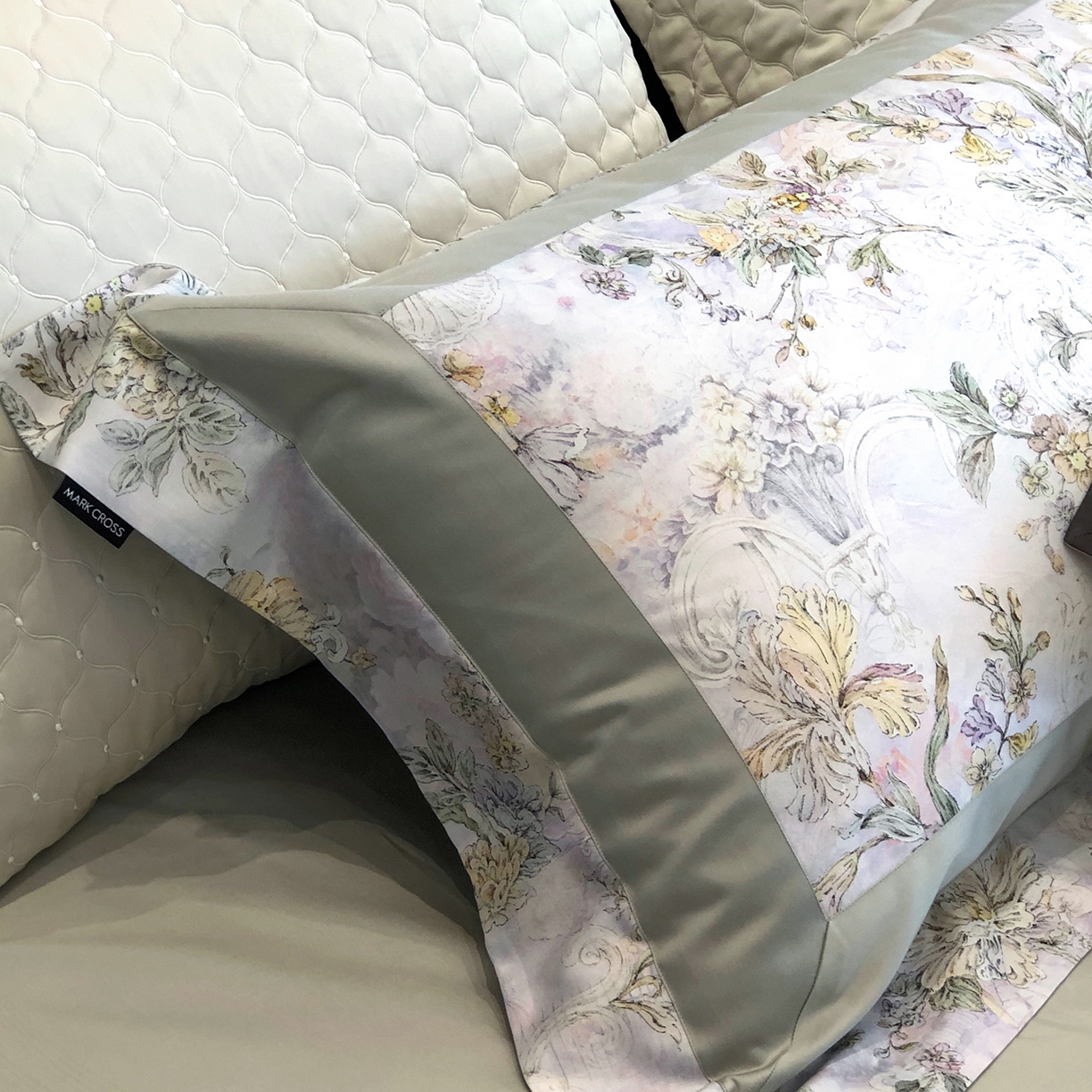 91家纺网 家纺一手货源 找家纺 佳汐蓝家纺 2025新款法式浪漫花卉超细旦天丝棉磨毛系列四件套-热淇淋 黛莉尔庄园-青豆绿