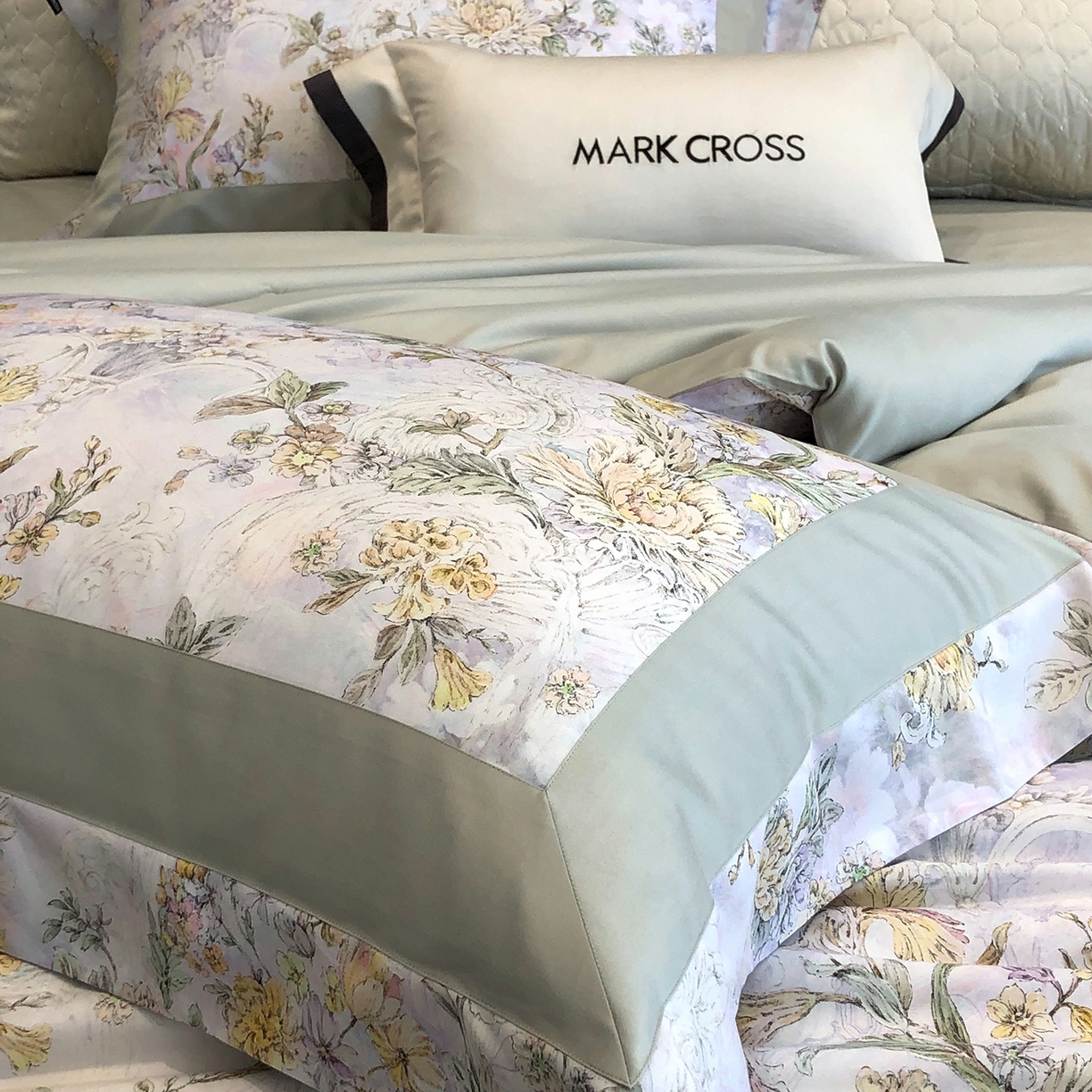 91家纺网 家纺一手货源 找家纺 佳汐蓝家纺 2025新款法式浪漫花卉超细旦天丝棉磨毛系列四件套-热淇淋 黛莉尔庄园-青豆绿