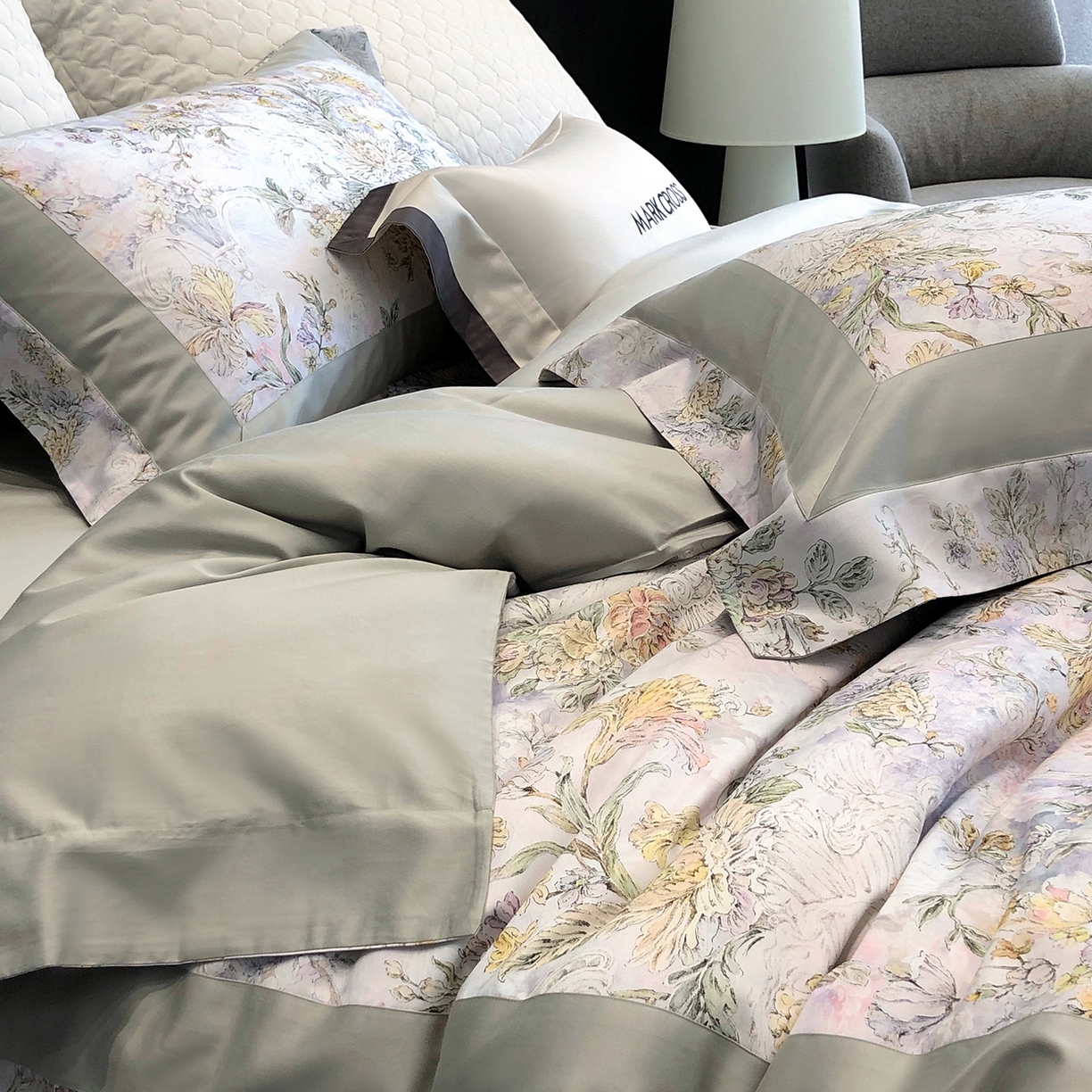 91家纺网 家纺一手货源 找家纺 佳汐蓝家纺 2025新款法式浪漫花卉超细旦天丝棉磨毛系列四件套-热淇淋 黛莉尔庄园-青豆绿