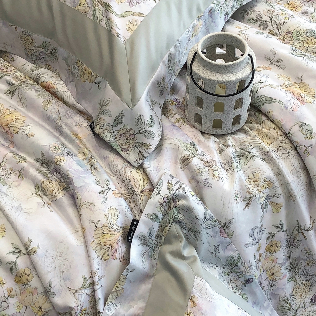 91家纺网 家纺一手货源 找家纺 佳汐蓝家纺 2025新款法式浪漫花卉超细旦天丝棉磨毛系列四件套-热淇淋 黛莉尔庄园-青豆绿