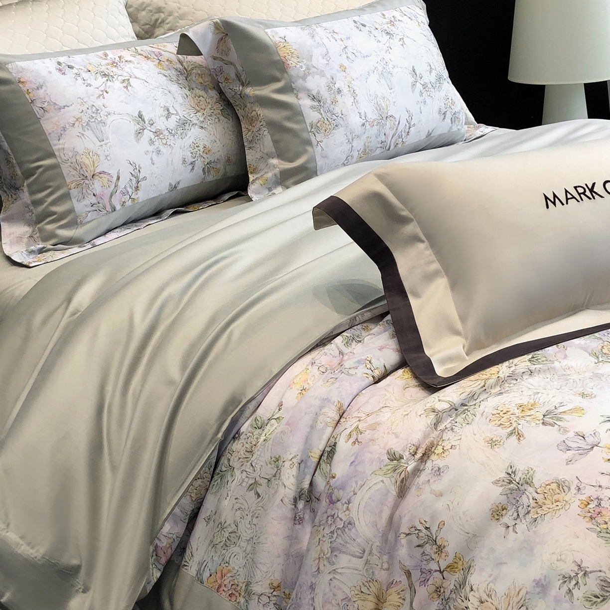 91家纺网 家纺一手货源 找家纺 佳汐蓝家纺 2025新款法式浪漫花卉超细旦天丝棉磨毛系列四件套-热淇淋 黛莉尔庄园-青豆绿