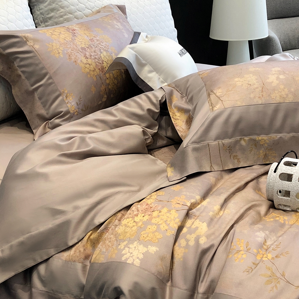 91家纺网 家纺一手货源 找家纺 佳汐蓝家纺 2025新款法式浪漫花卉超细旦天丝棉磨毛系列四件套-热淇淋 冬日花园