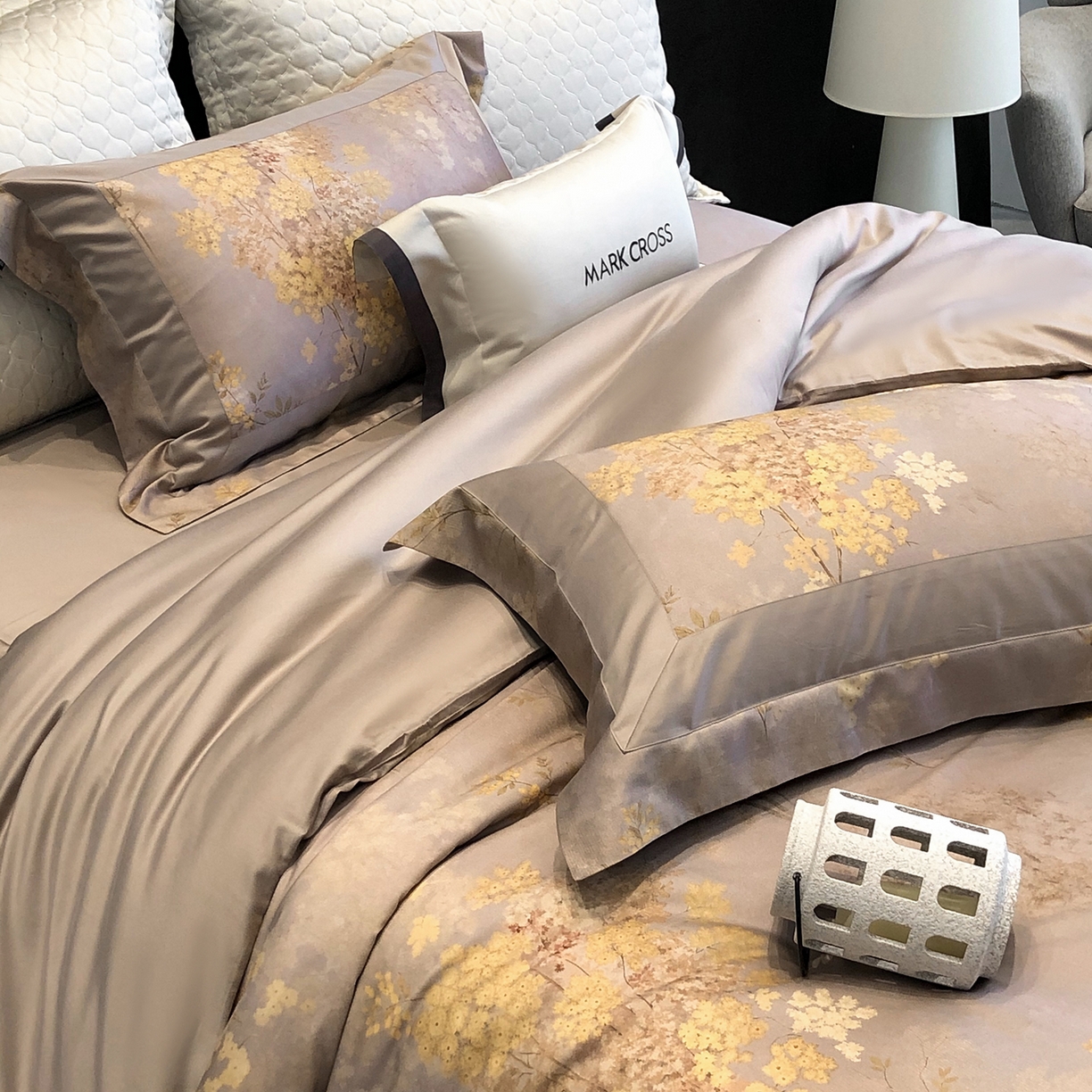 91家纺网 家纺一手货源 找家纺 佳汐蓝家纺 2025新款法式浪漫花卉超细旦天丝棉磨毛系列四件套-热淇淋 冬日花园