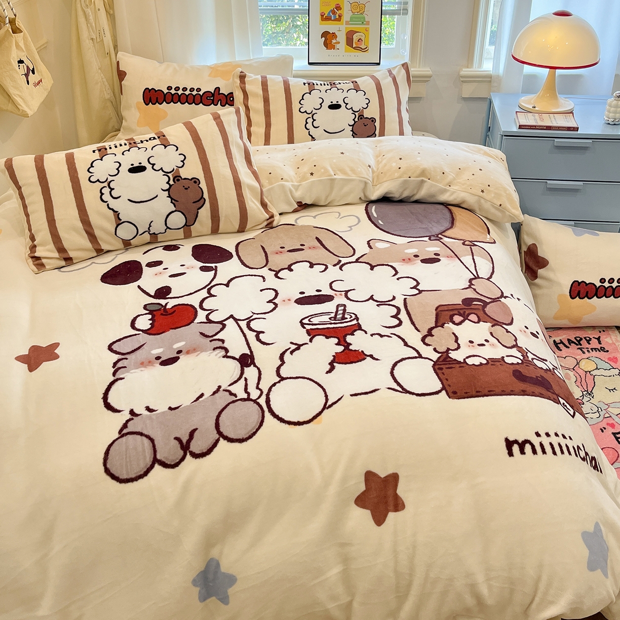 91家纺网 家纺一手货源 找家纺 金爱家 2025新品A类正版授权miiiiichan咪酱大版卡通数码印花加厚牛奶绒系列四件套 绒大版-咪酱星愿小狗
