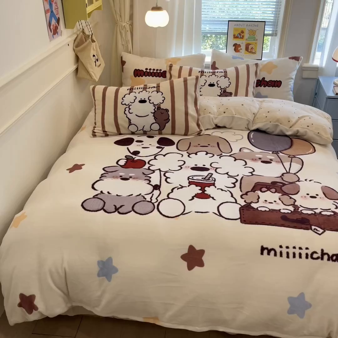 91家纺网 家纺一手货源 找家纺 金爱家 2025新品A类正版授权miiiiichan咪酱大版卡通数码印花加厚牛奶绒系列四件套 绒大版-咪酱星愿小狗