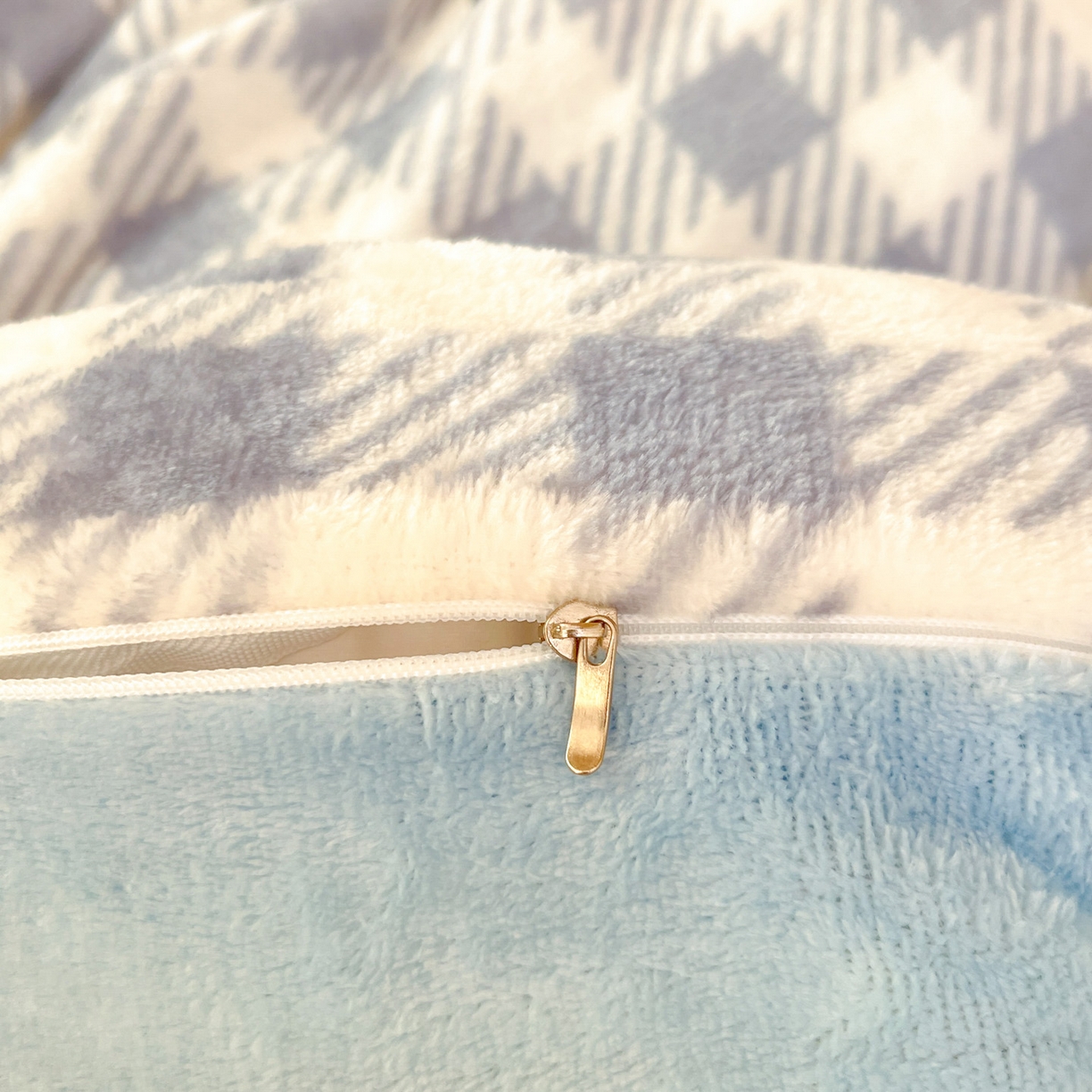 91家纺网 家纺一手货源 找家纺 川悦生活 2025新款加厚保暖高克重牛奶绒宿舍三件套 简空星号