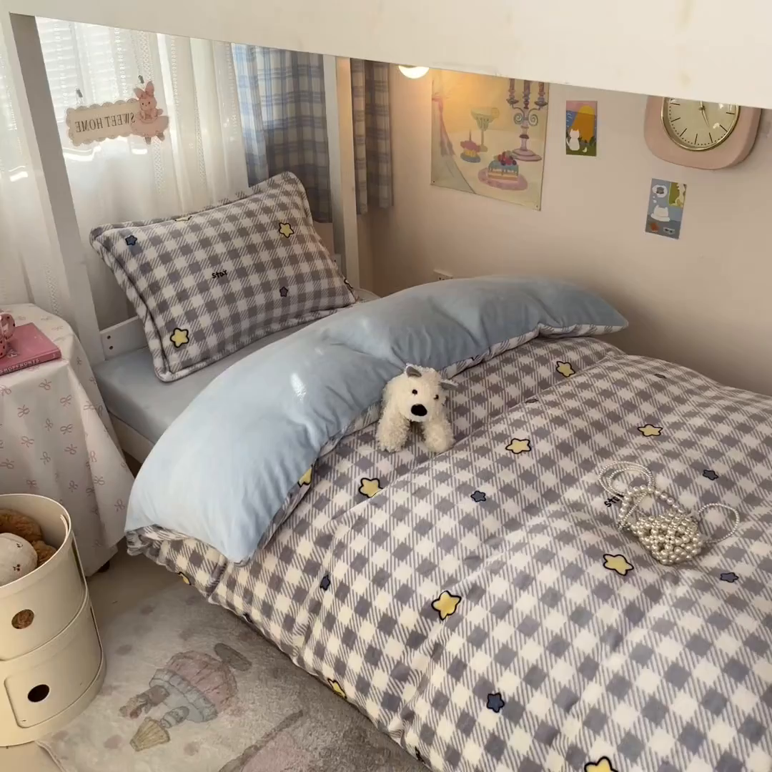 91家纺网 家纺一手货源 找家纺 川悦生活 2025新款加厚保暖高克重牛奶绒宿舍三件套 简空星号