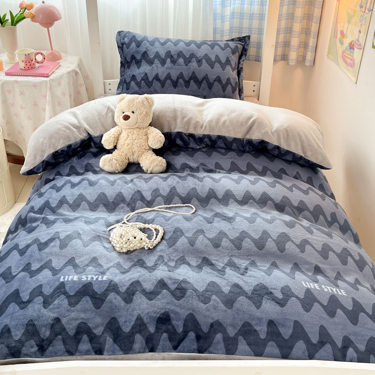 91家纺网 家纺一手货源 找家纺 川悦生活 2025新款加厚保暖高克重牛奶绒宿舍三件套 简一轻蓝