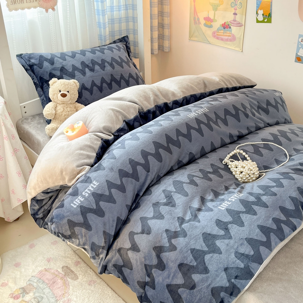 91家纺网 家纺一手货源 找家纺 川悦生活 2025新款加厚保暖高克重牛奶绒宿舍三件套 简一轻蓝