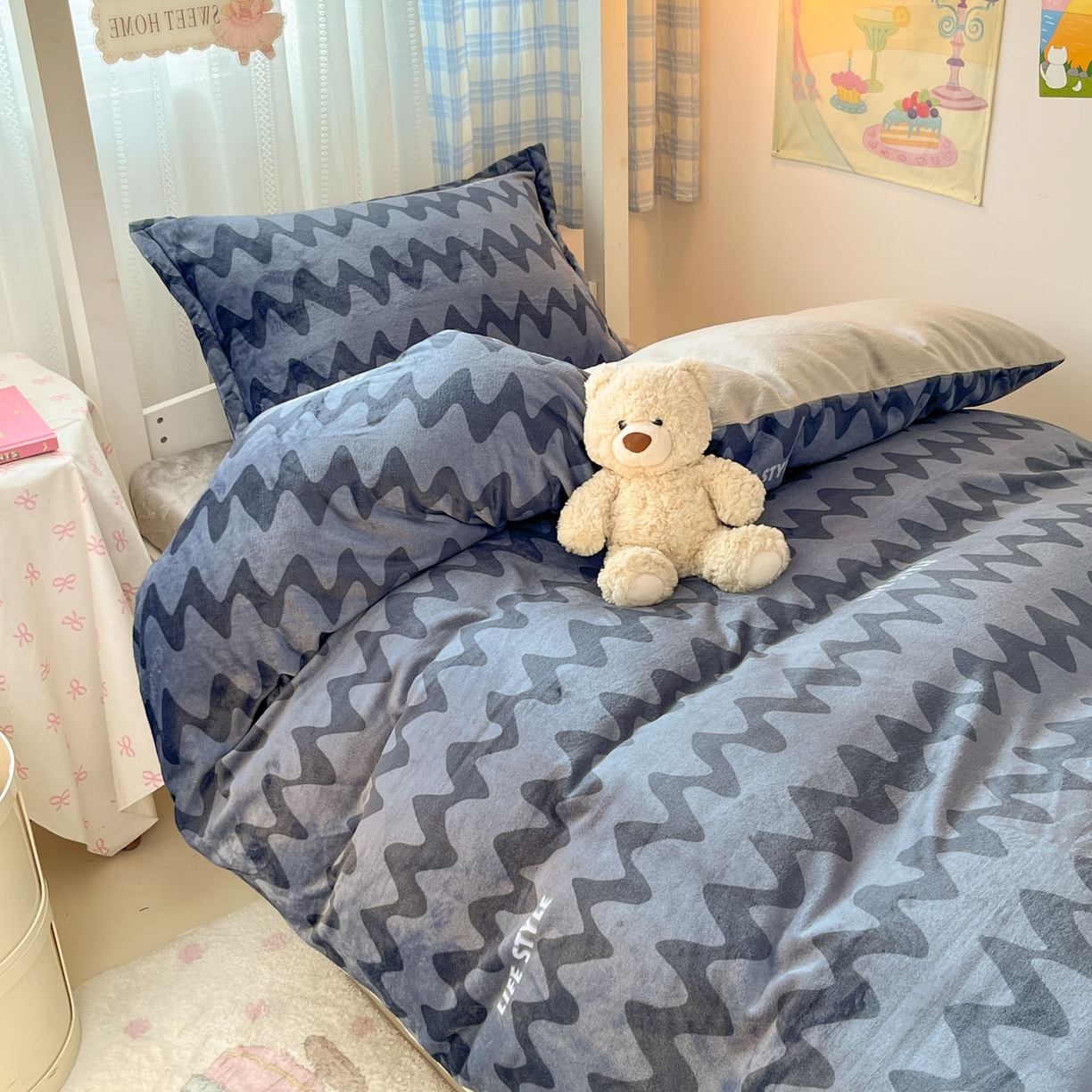 91家纺网 家纺一手货源 找家纺 川悦生活 2025新款加厚保暖高克重牛奶绒宿舍三件套 简一轻蓝