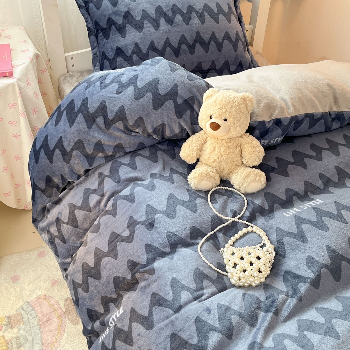 91家纺网 家纺一手货源 找家纺 川悦生活 2025新款加厚保暖高克重牛奶绒宿舍三件套 简一轻蓝