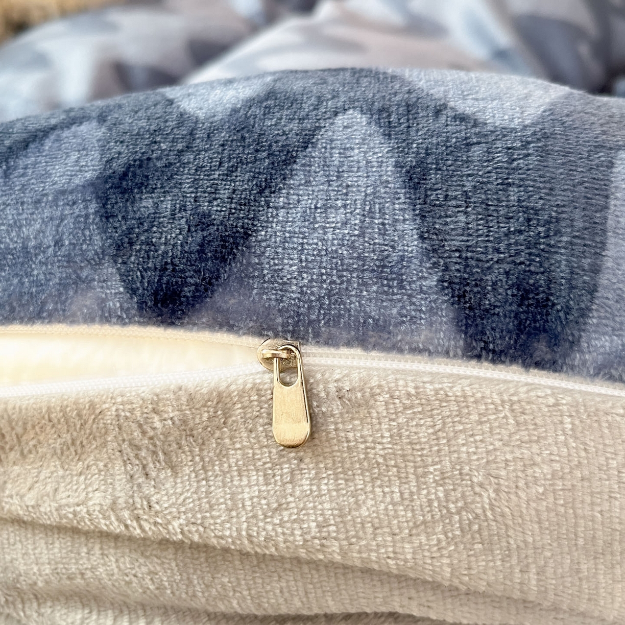 91家纺网 家纺一手货源 找家纺 川悦生活 2025新款加厚保暖高克重牛奶绒宿舍三件套 简一轻蓝