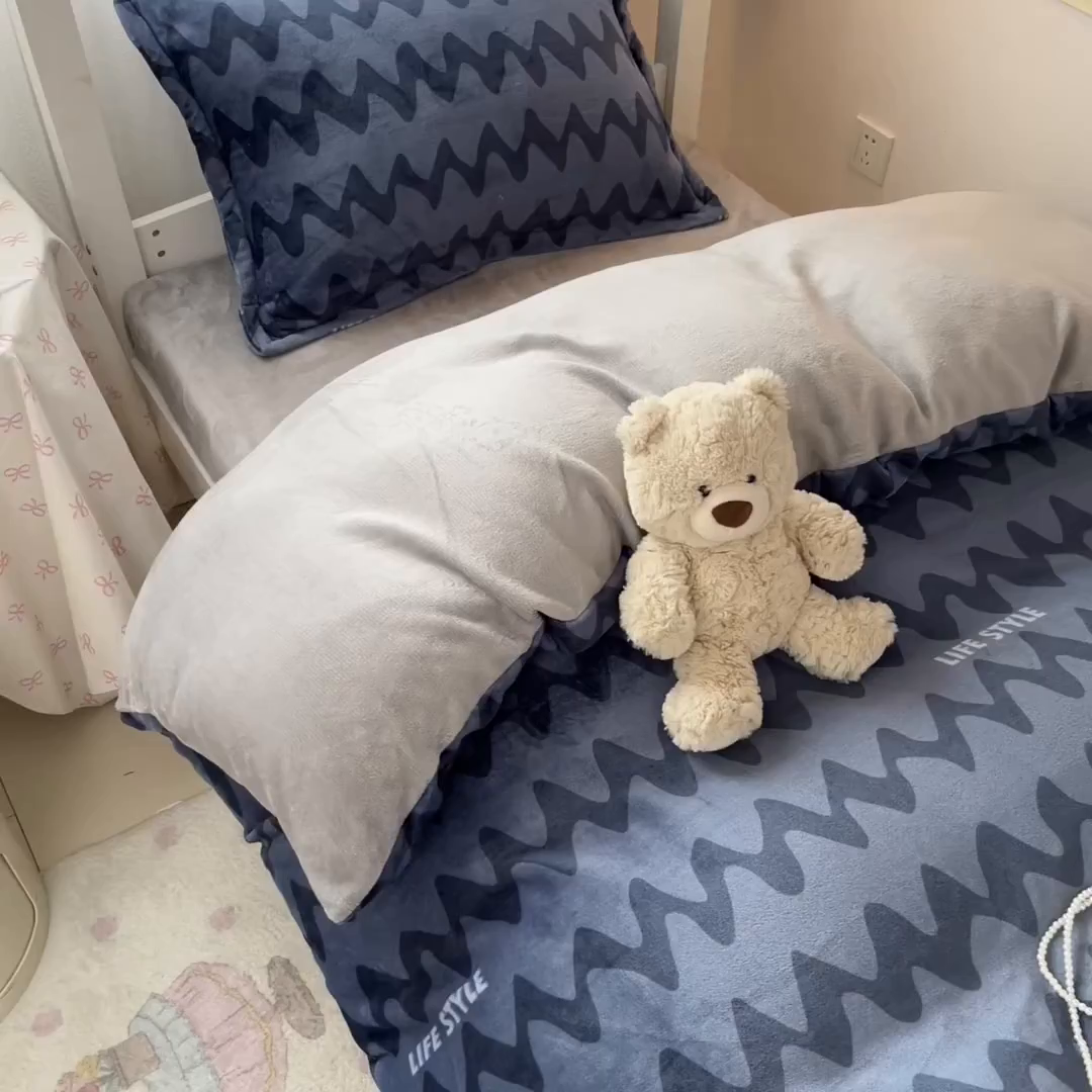 91家纺网 家纺一手货源 找家纺 川悦生活 2025新款加厚保暖高克重牛奶绒宿舍三件套 简一轻蓝