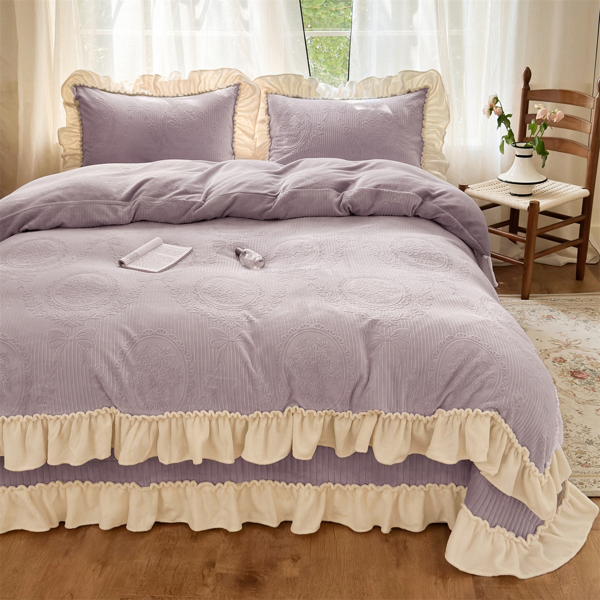 91家纺网 家纺一手货源 找家纺 乐野家居 2025年新款轻法式甜心蝴蝶结高克重提花牛奶绒床盖四件套 甜心蝴蝶结-紫
