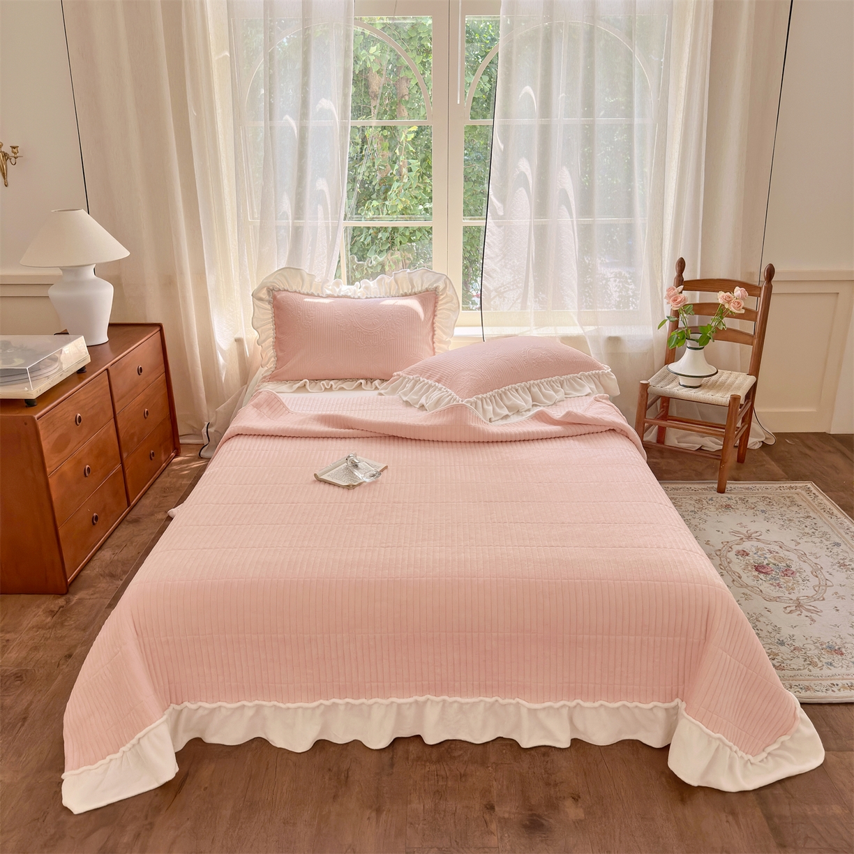 91家纺网 家纺一手货源 找家纺 乐野家居 2025年新款轻法式甜心蝴蝶结高克重提花牛奶绒床盖四件套 甜心蝴蝶结-粉