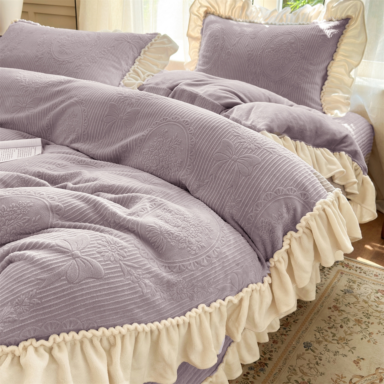 91家纺网 家纺一手货源 找家纺 乐野家居 2025年新款轻法式甜心蝴蝶结高克重提花牛奶绒床盖四件套 甜心蝴蝶结-紫