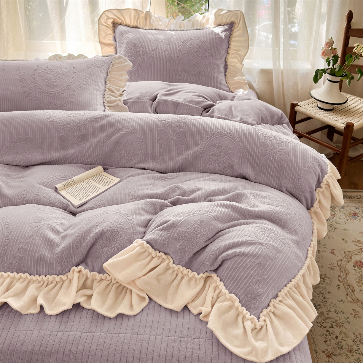 91家纺网 家纺一手货源 找家纺 乐野家居 2025年新款轻法式甜心蝴蝶结高克重提花牛奶绒床盖四件套 甜心蝴蝶结-紫