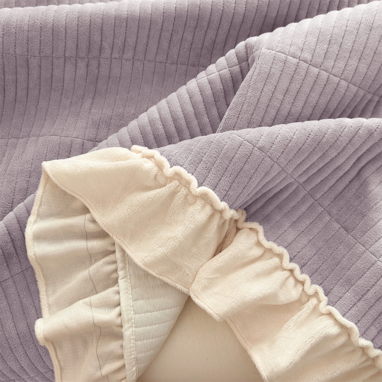 91家纺网 家纺一手货源 找家纺 乐野家居 2025年新款轻法式甜心蝴蝶结高克重提花牛奶绒床盖四件套 甜心蝴蝶结-紫