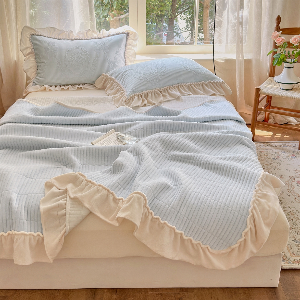 91家纺网 家纺一手货源 找家纺 （总）乐野家居 2025年新款轻法式甜心蝴蝶结高克重提花牛奶绒床盖四件套