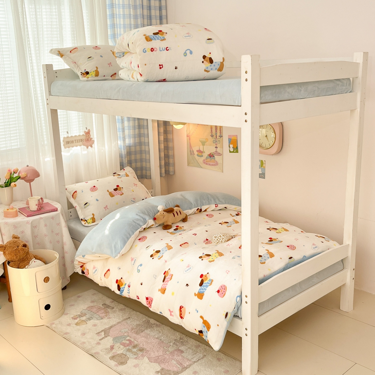 91家纺网 家纺一手货源 找家纺 川悦生活 2025新款加厚保暖高克重牛奶绒宿舍三件套 快乐腊肠蓝