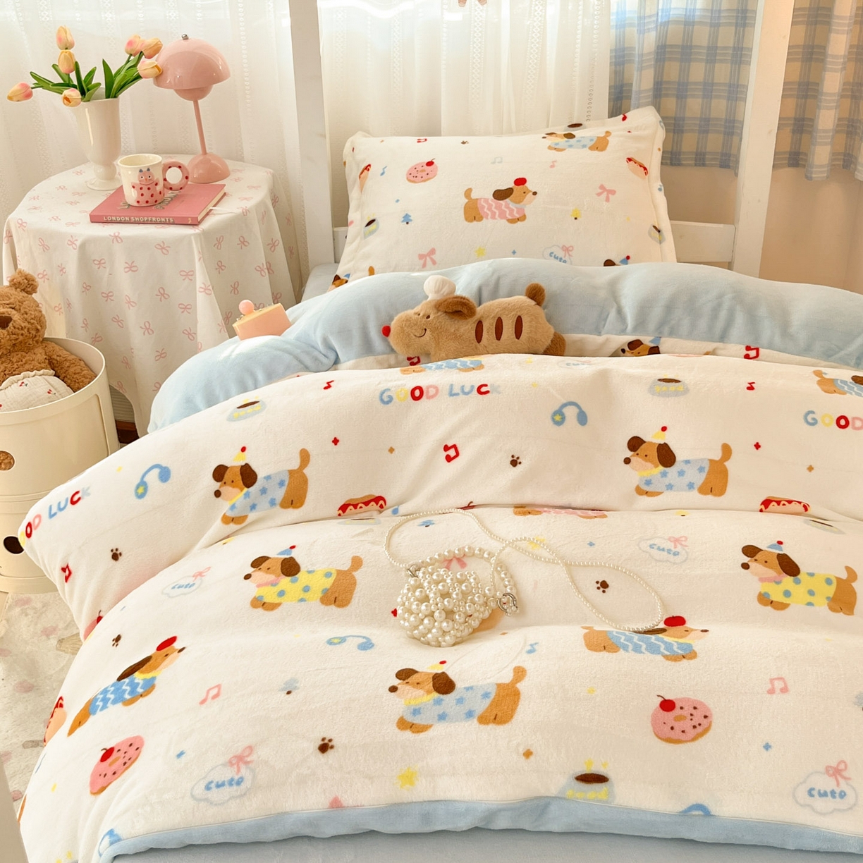 91家纺网 家纺一手货源 找家纺 川悦生活 2025新款加厚保暖高克重牛奶绒宿舍三件套 快乐腊肠蓝