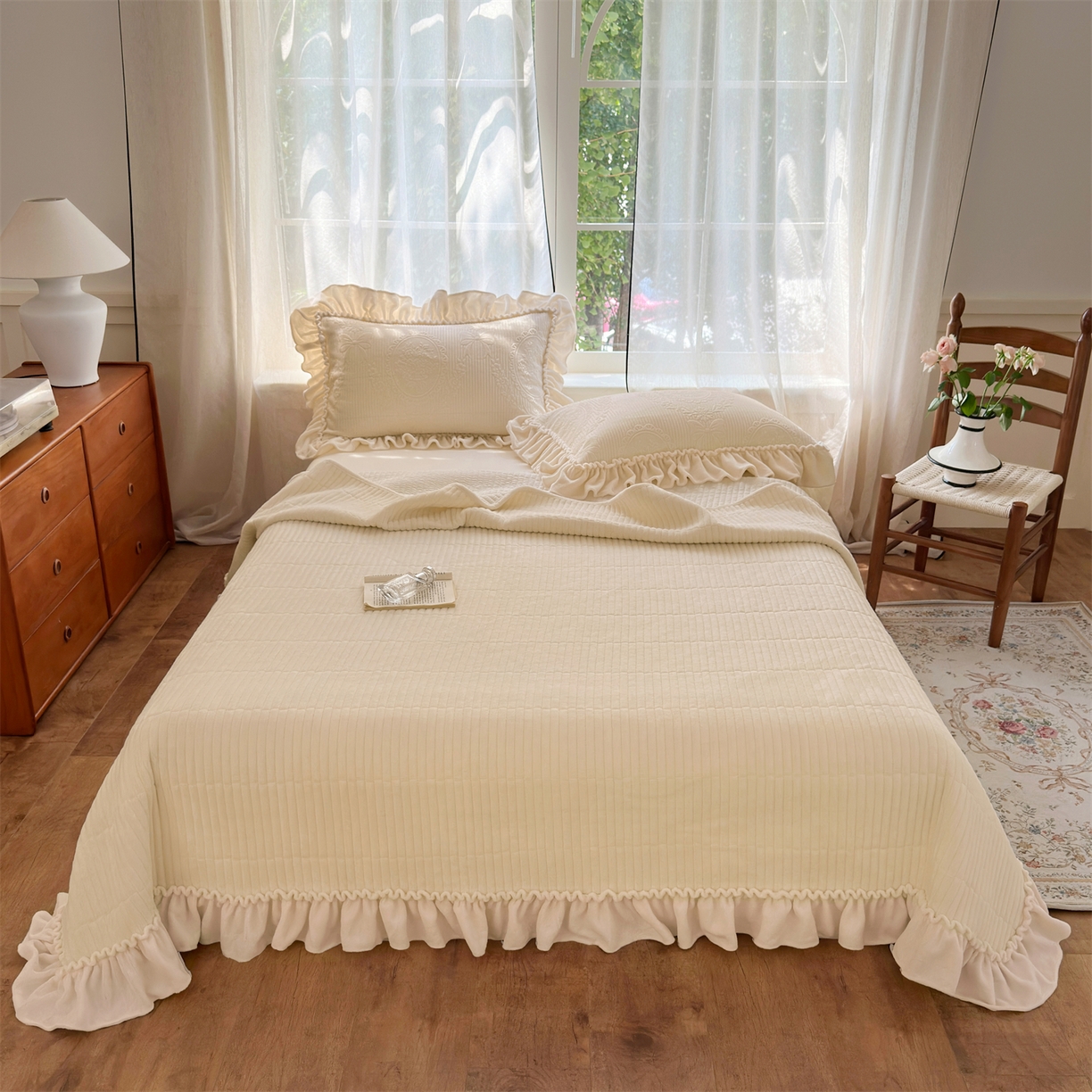 91家纺网 家纺一手货源 找家纺 乐野家居 2025年新款轻法式甜心蝴蝶结高克重提花牛奶绒床盖四件套 甜心蝴蝶结-白