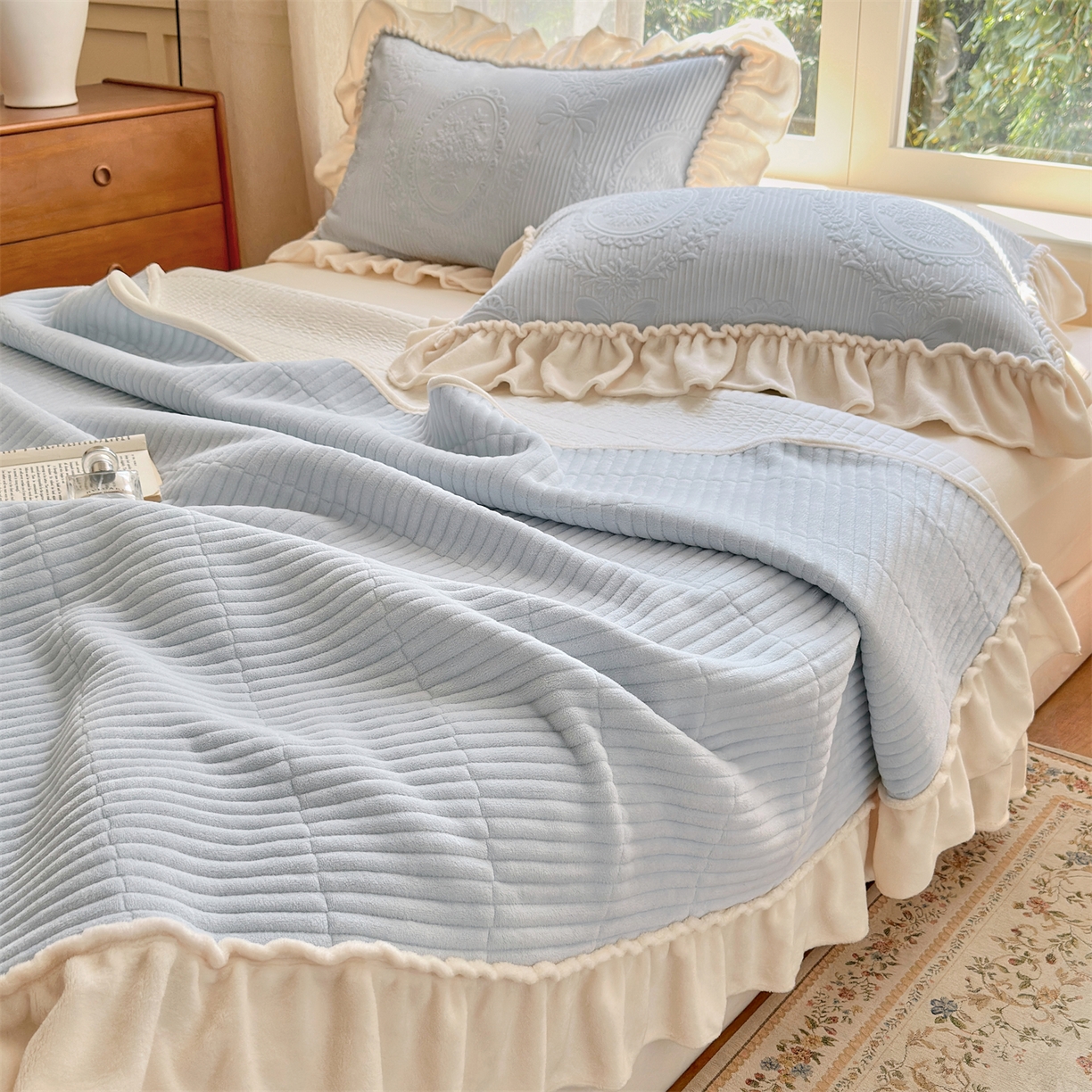 91家纺网 家纺一手货源 找家纺 乐野家居 2025年新款轻法式甜心蝴蝶结高克重提花牛奶绒床盖四件套 甜心蝴蝶结-兰