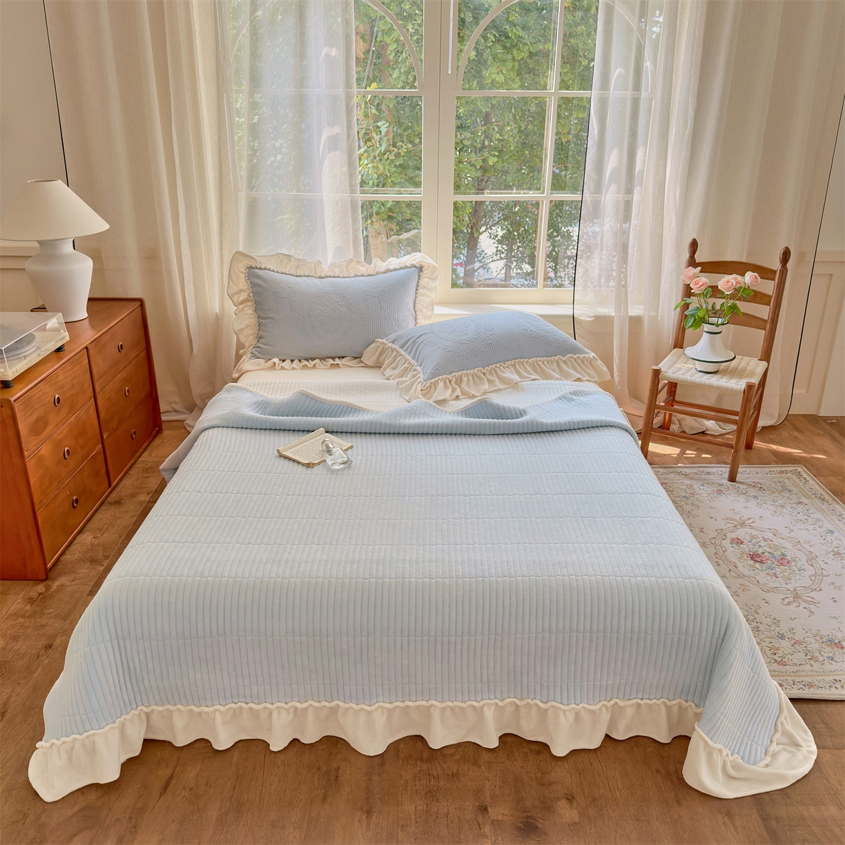 91家纺网 家纺一手货源 找家纺 乐野家居 2025年新款轻法式甜心蝴蝶结高克重提花牛奶绒床盖四件套 甜心蝴蝶结-兰