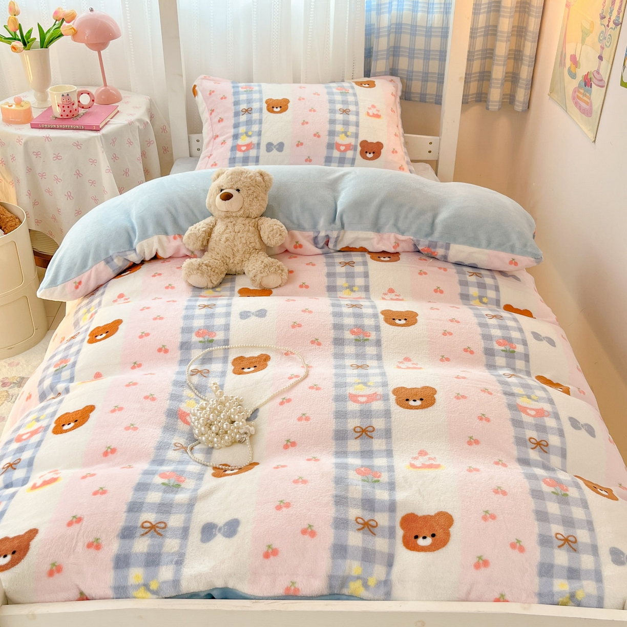 91家纺网 家纺一手货源 找家纺 川悦生活 2025新款加厚保暖高克重牛奶绒宿舍三件套 奶朵布丁熊