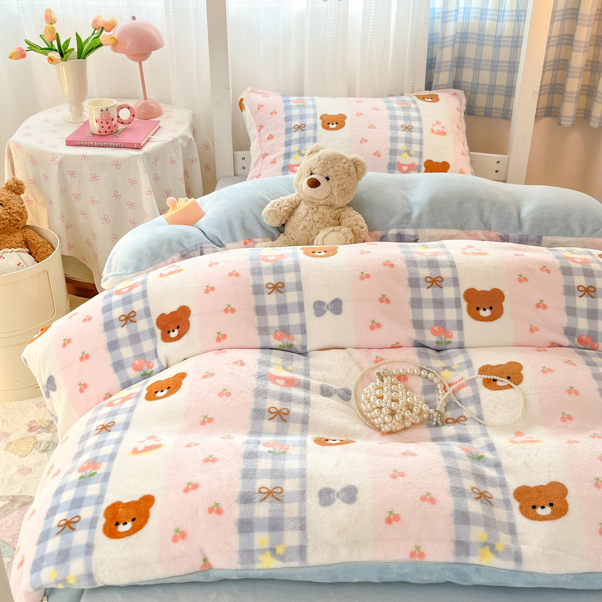 91家纺网 家纺一手货源 找家纺 川悦生活 2025新款加厚保暖高克重牛奶绒宿舍三件套 奶朵布丁熊