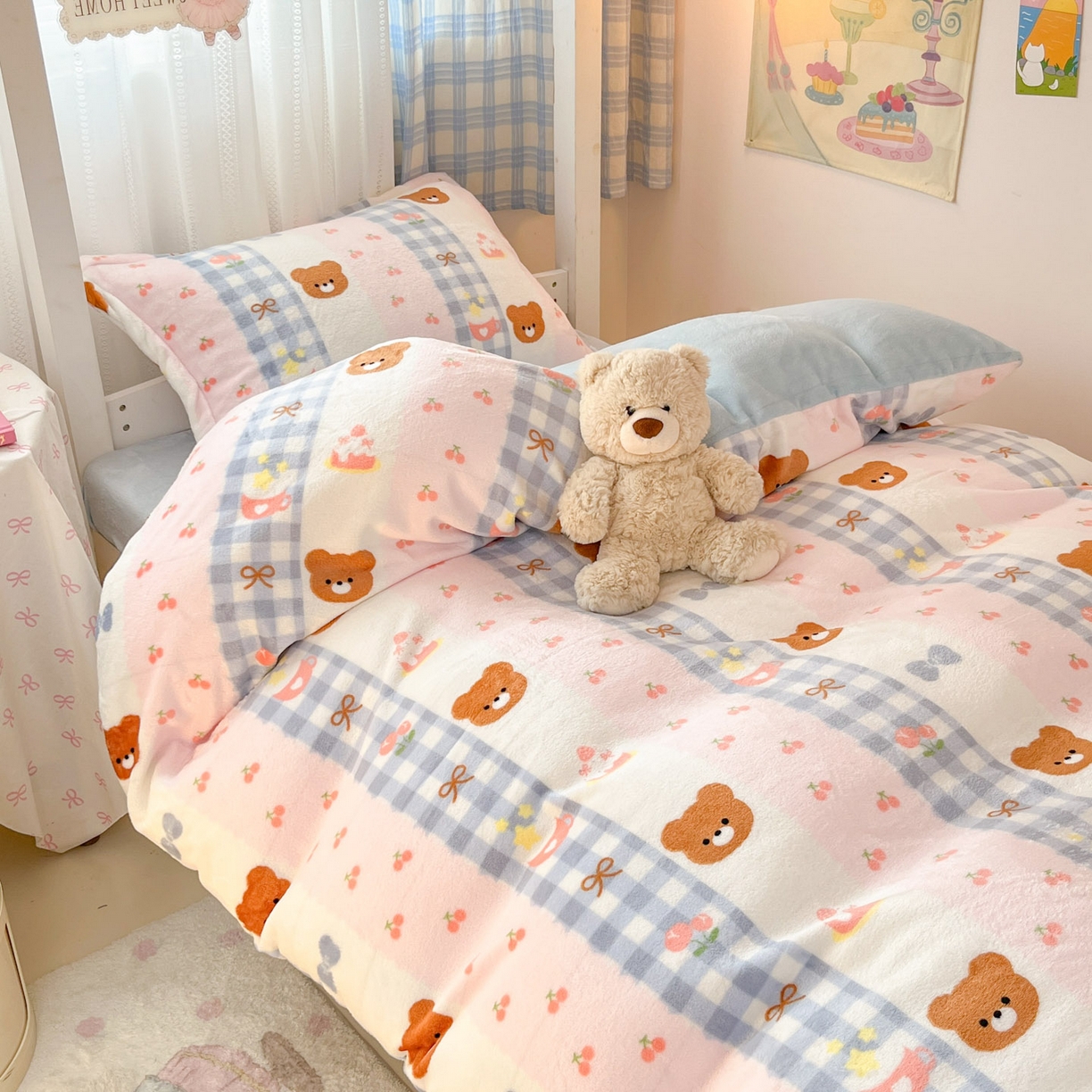 91家纺网 家纺一手货源 找家纺 川悦生活 2025新款加厚保暖高克重牛奶绒宿舍三件套 奶朵布丁熊