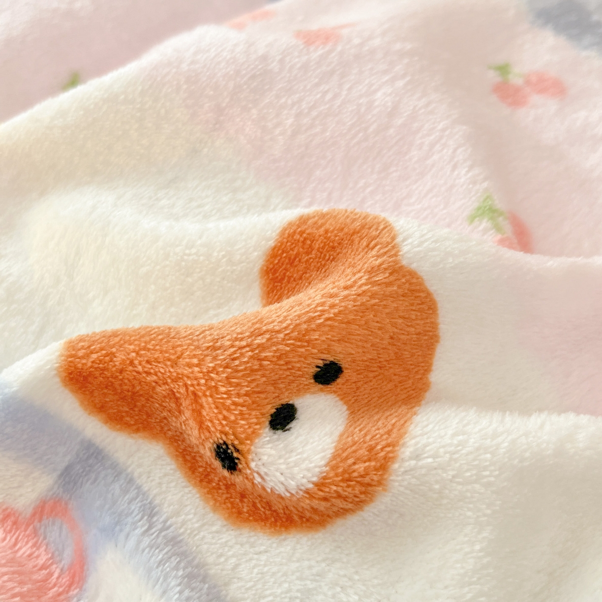 91家纺网 家纺一手货源 找家纺 川悦生活 2025新款加厚保暖高克重牛奶绒宿舍三件套 奶朵布丁熊