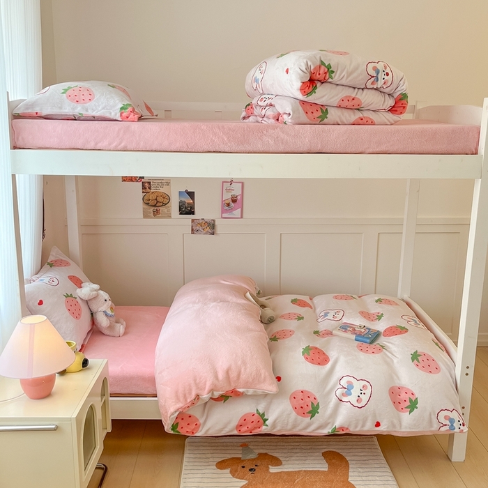 91家纺网 家纺一手货源 找家纺 川悦生活 2025新款加厚保暖高克重牛奶绒宿舍三件套 奶莓小兔