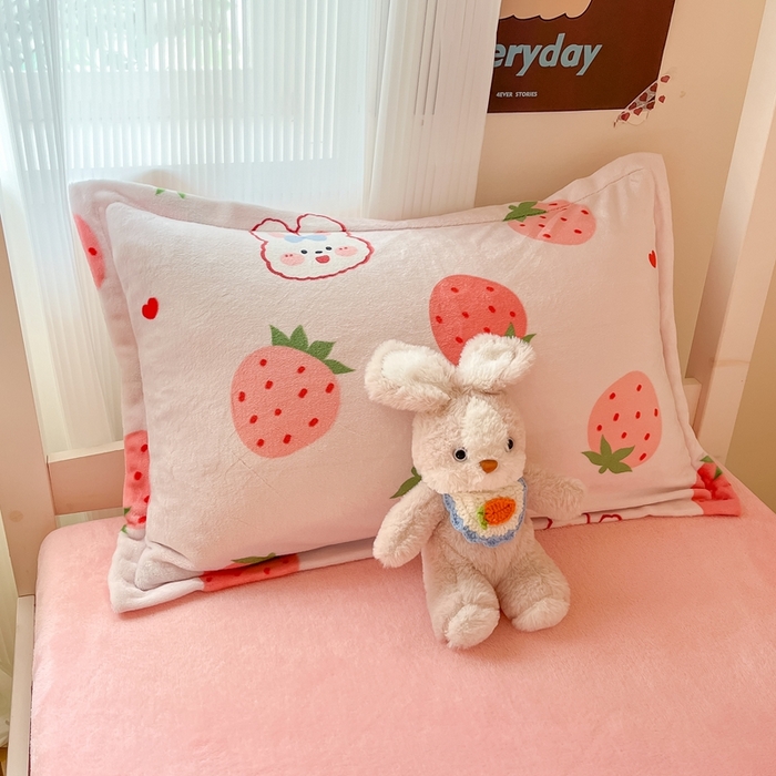 91家纺网 家纺一手货源 找家纺 川悦生活 2025新款加厚保暖高克重牛奶绒宿舍三件套 奶莓小兔