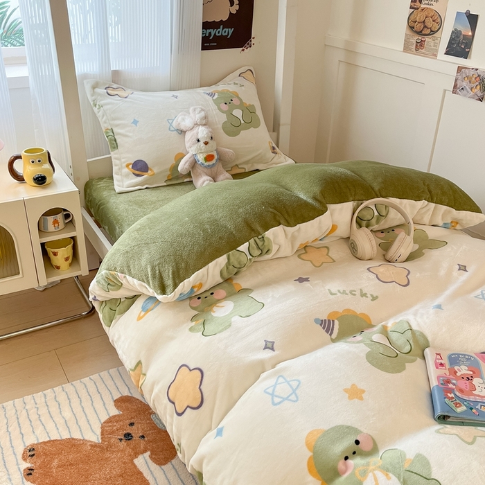 91家纺网 家纺一手货源 找家纺 川悦生活 2025新款加厚保暖高克重牛奶绒宿舍三件套 奶星恐龙