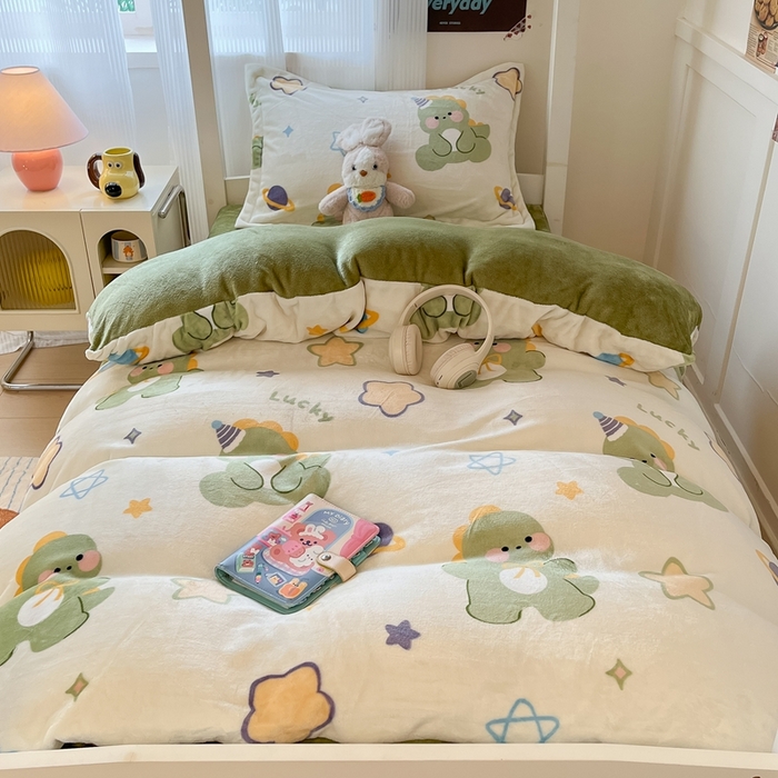 91家纺网 家纺一手货源 找家纺 川悦生活 2025新款加厚保暖高克重牛奶绒宿舍三件套 奶星恐龙