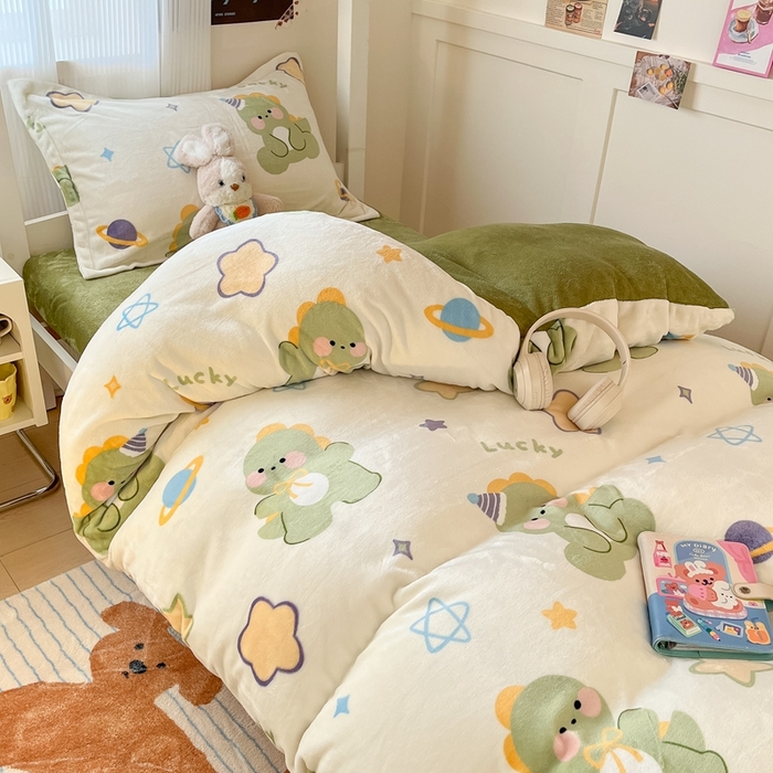 91家纺网 家纺一手货源 找家纺 川悦生活 2025新款加厚保暖高克重牛奶绒宿舍三件套 奶星恐龙