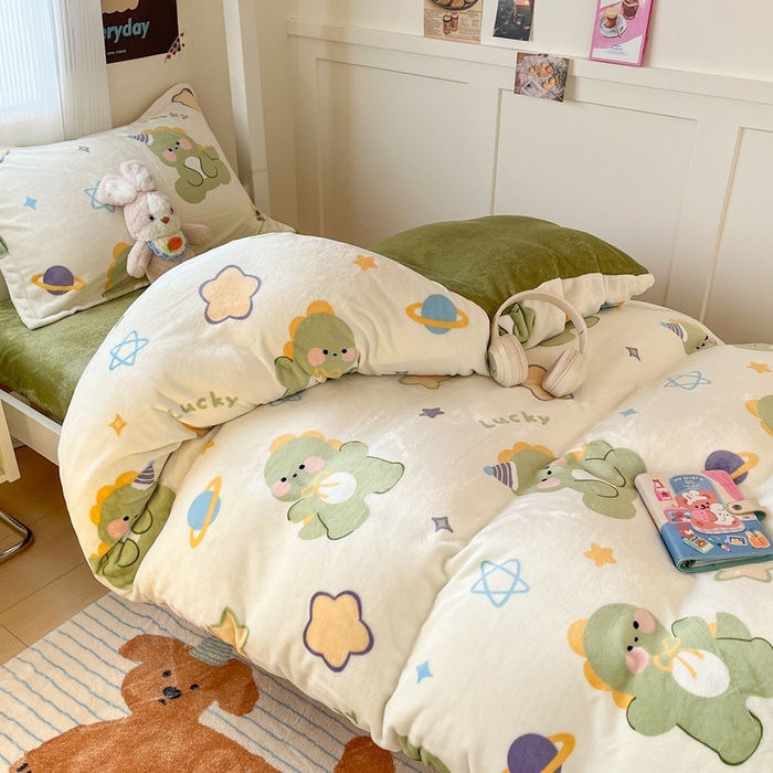 91家纺网 家纺一手货源 找家纺 川悦生活 2025新款加厚保暖高克重牛奶绒宿舍三件套 奶星恐龙